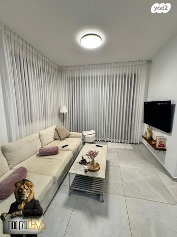 דירה, יצחק שמיר, נווה שרון / שער העיר, נתיבות