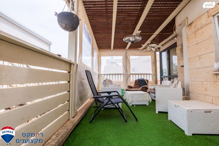 דו משפחתי, גבעת אלונים, יקנעם עילית