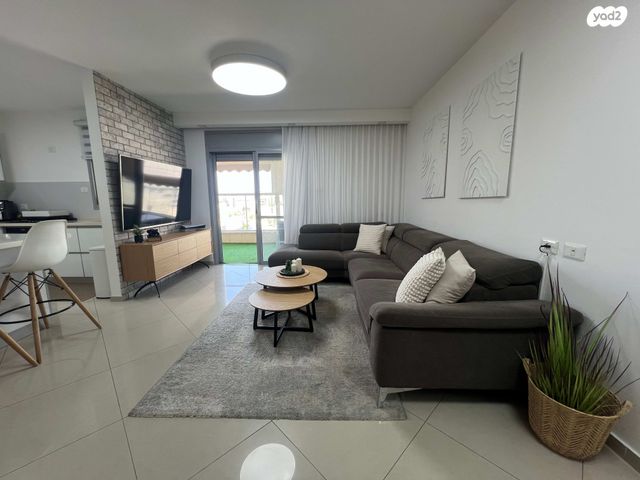 דירה, משה קהירי, רמות הרכס, באר שבע