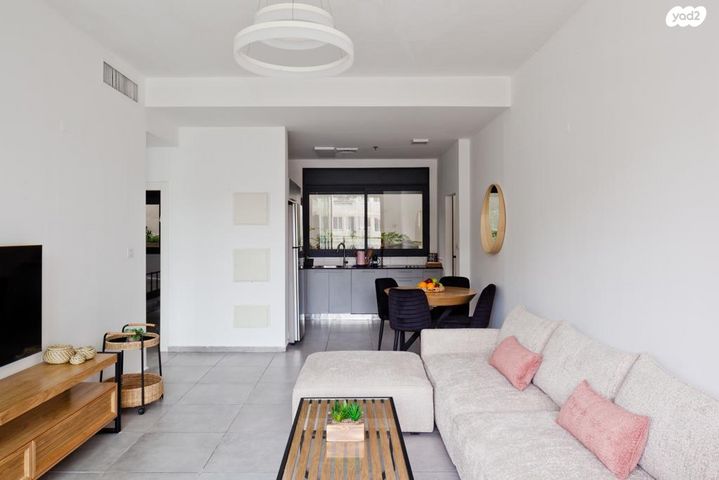 דירת גן, קרליבך 4, גני שרונה, קרית הממשלה, תל אביב יפו