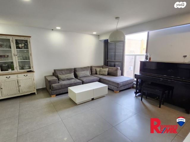 גג/ פנטהאוז, קדושי קהיר 26, נאות רחל, חולון