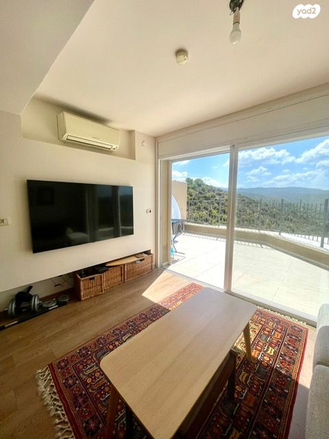 דו משפחתי, אסתר רבין, הוד הכרמל, דניה, חיפה