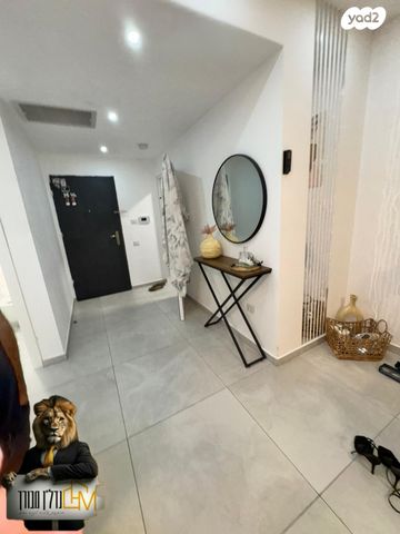 דירה, יצחק שמיר, נווה שרון / שער העיר, נתיבות