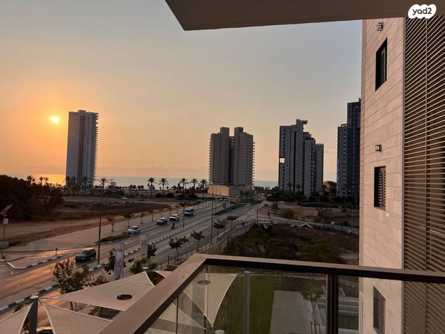 אמנון ליפקין שחק 