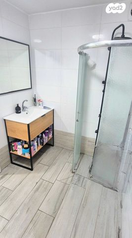 דו משפחתי, בית שאן