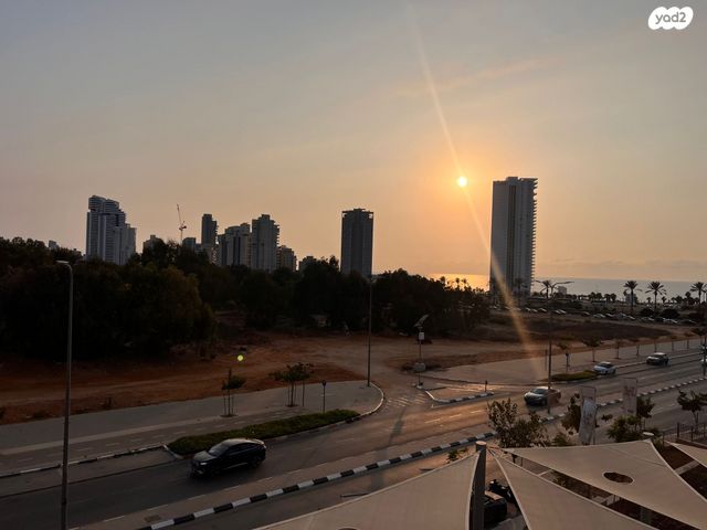 דירה, אמנון ליפקין שחק, נוף הטיילת, נתניה