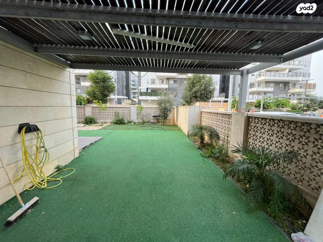 דירת גן, משה רבנו, אחיסמך, לוד