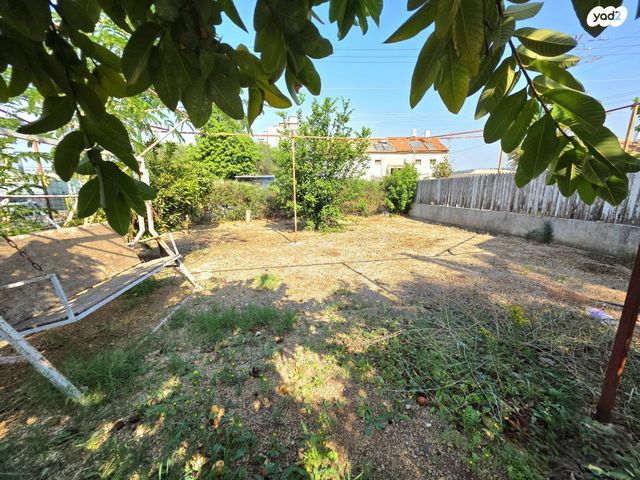 דירת גן, יצחק שדה, קרית אתא