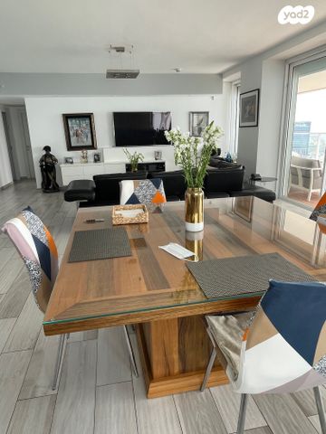 תיירות ונופש, שדרות עובד בן עמי 10, נוף הטיילת, נתניה