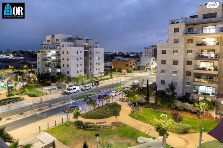 דירה, דליה רביקוביץ, נאות שמיר, יבנה