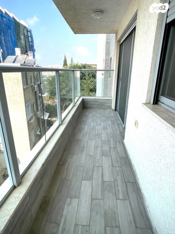 דירה, קרן קיימת לישראל, אברמוביץ', ראשון לציון