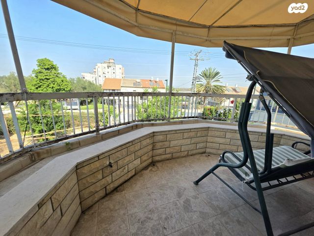 דירת גן, יצחק שדה, קרית אתא