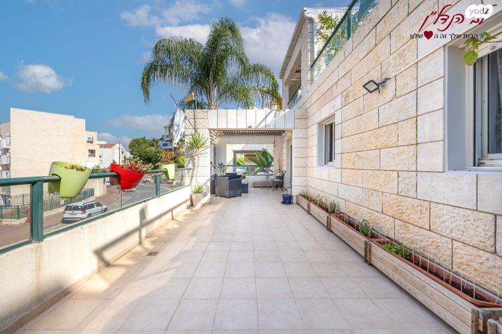 דירת גן, אלמוגן, הנחלים, מודיעין מכבים רעות