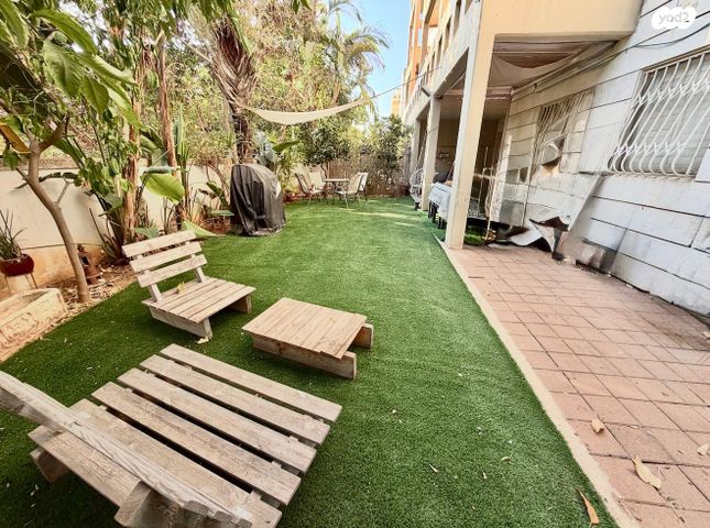 דירת גן, רחובות ההולנדית, רחובות