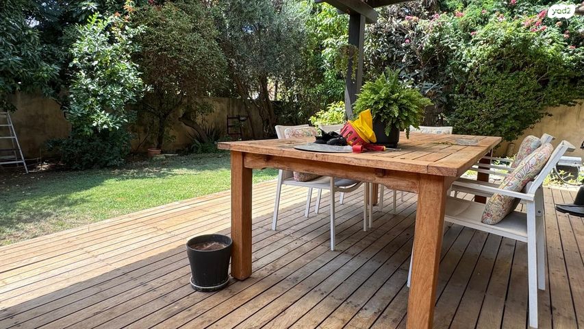 דו משפחתי, רמת השרון