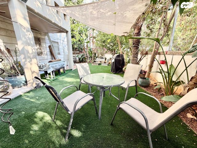 דירת גן, רחובות ההולנדית, רחובות