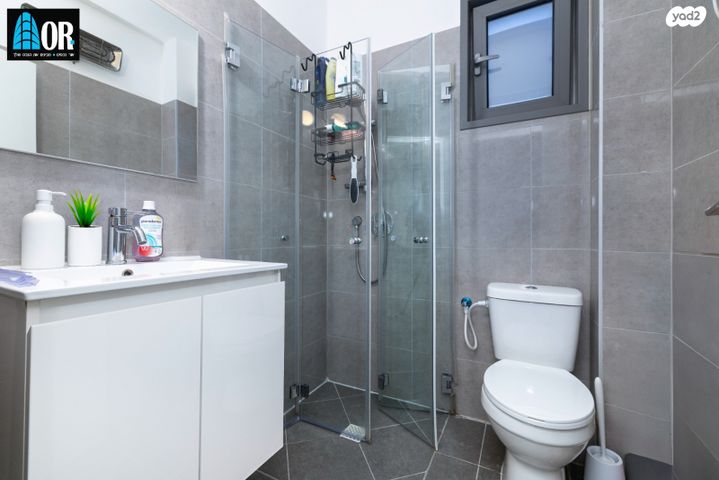 דירה, דליה רביקוביץ, נאות שמיר, יבנה