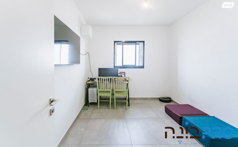 דירה, זכריה חתוכה, נווה מרמורק, רחובות