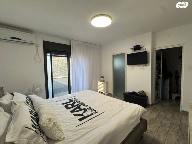 דירת גן, חורשת האקליפטוס, אדמית / יערית, שלומי