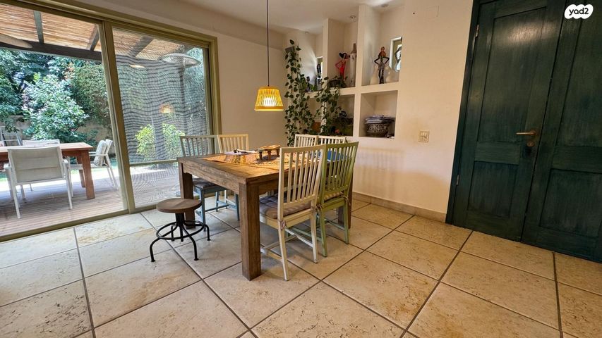 דו משפחתי, רמת השרון