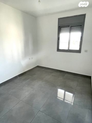 דירה, קרן קיימת לישראל, אברמוביץ', ראשון לציון