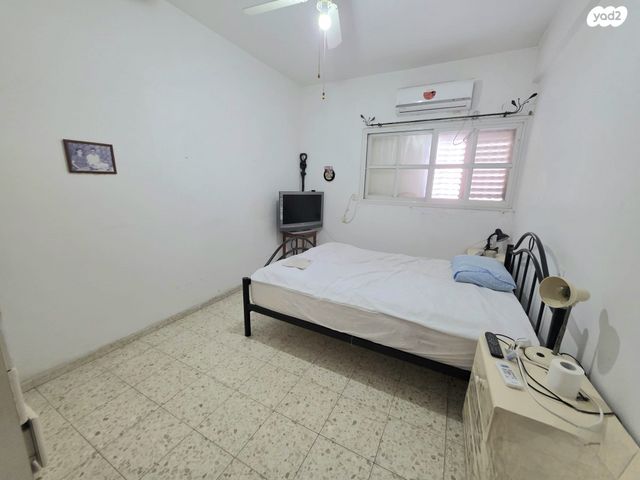 דירת גן, יצחק שדה, קרית אתא