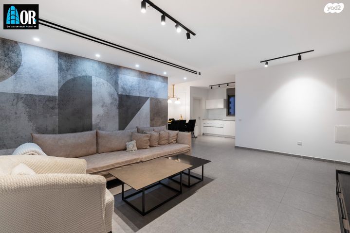 דירה, דליה רביקוביץ, נאות שמיר, יבנה