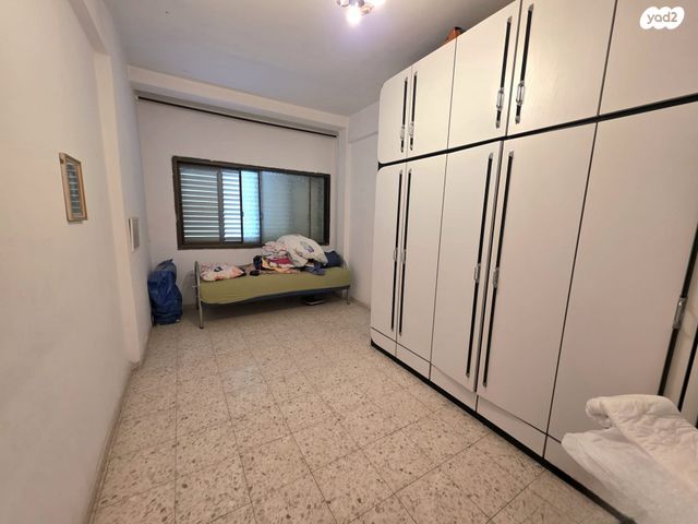 דירת גן, יצחק שדה, קרית אתא