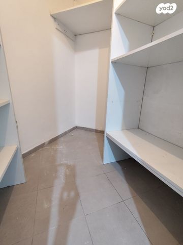 דירה, ד"ר זמנהוף 14, מרכז העיר דרום, נתניה