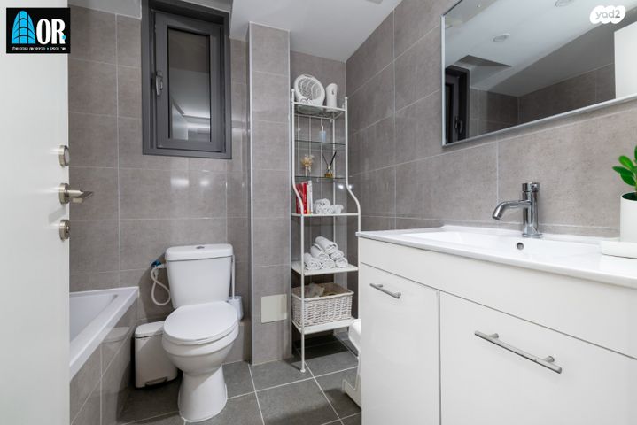 דירה, דליה רביקוביץ, נאות שמיר, יבנה