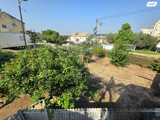 דירת גן, יצחק שדה, קרית אתא