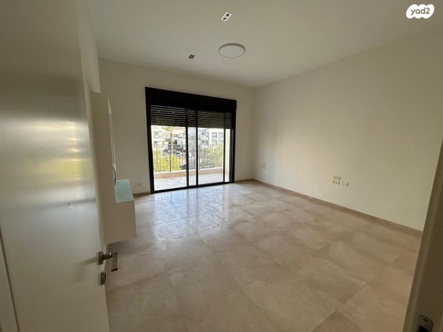 בית פרטי/ קוטג', שמחה הולצברג, גולן, רמת השרון