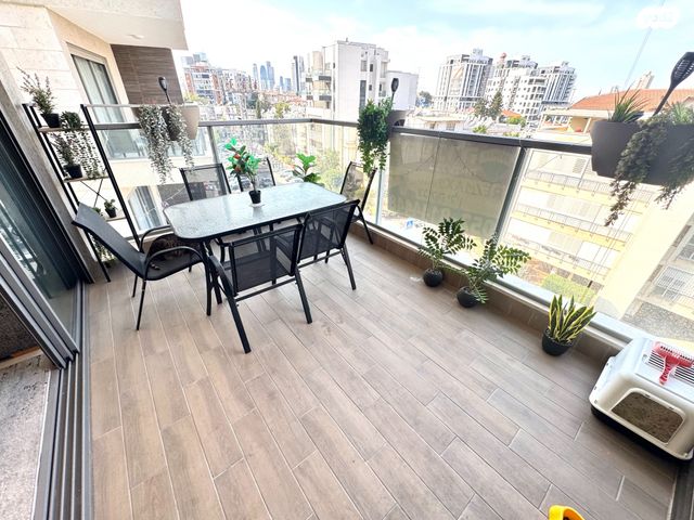 דירה, רבי יהודה הנשיא, עליות, רמת גן