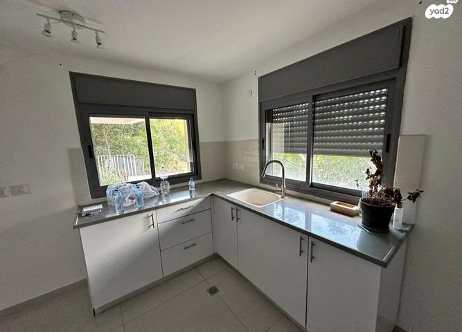 דירת גן, מעלות הבוצרים, מרכז הכרמל, חיפה