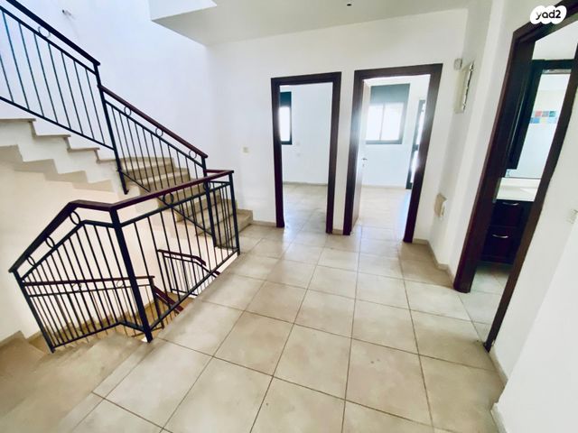 דו משפחתי, הוד השרון