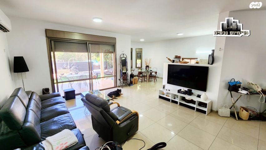 דו משפחתי, מסריק, נהריה