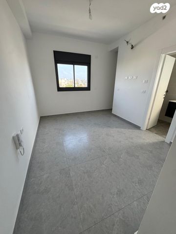 דירה, הרב הרצוג 8, צפון מערב מרכז העיר, נתניה