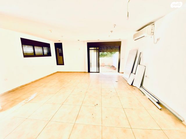 דו משפחתי, הוד השרון