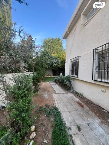 דו משפחתי, השלושים ושלושה 13, רמת חן, רמת גן