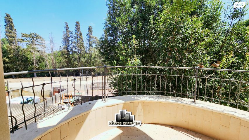 דו משפחתי, מסריק, נהריה