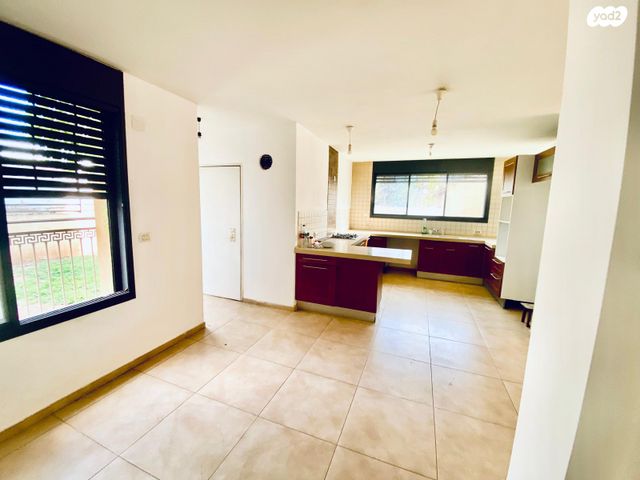 דו משפחתי, הוד השרון