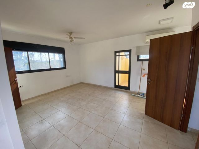 דו משפחתי, הוד השרון