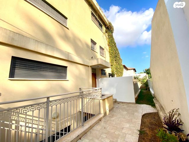 דו משפחתי, הוד השרון