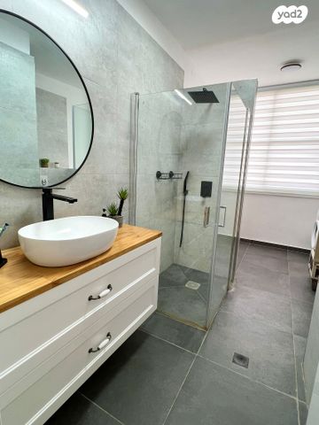 דירה, עזרא, ג' / מרכז מזרח העיר, רחובות