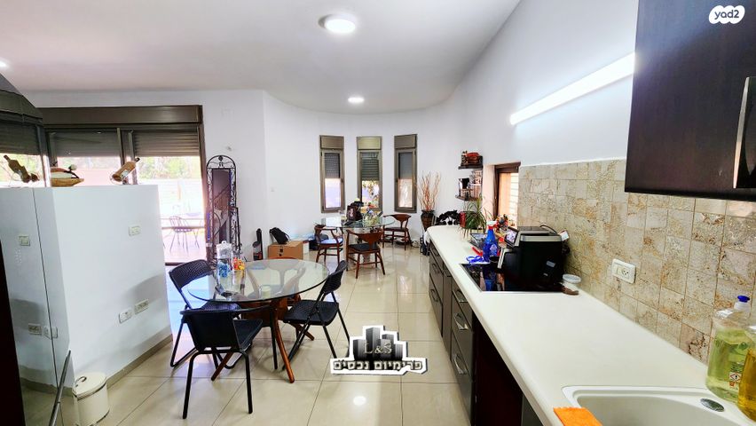 דו משפחתי, מסריק, נהריה