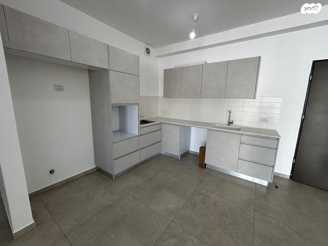 דירה, אמנון ליפקין שחק, נתניה