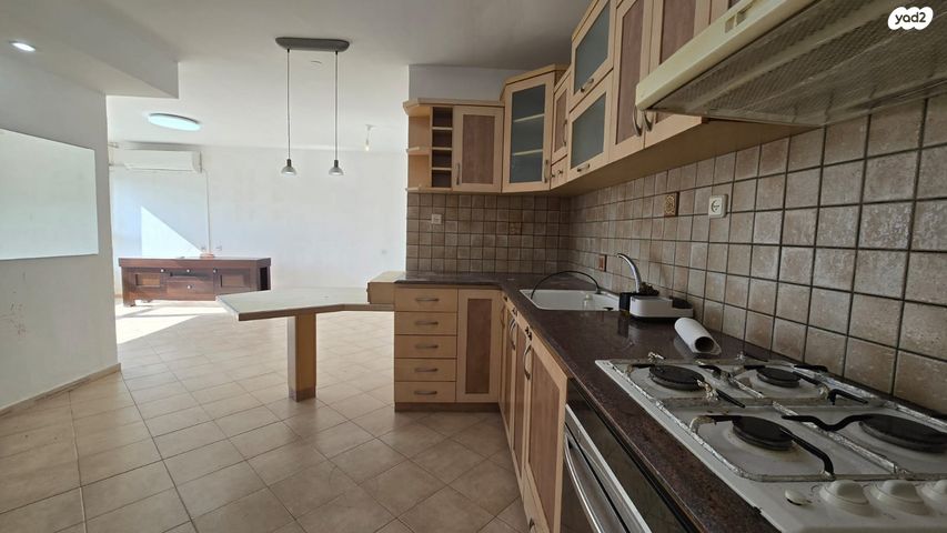 שדרות ז'בוטינסקי 38