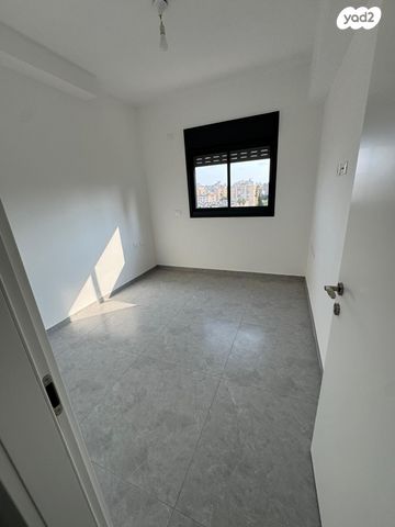 דירה, הרב הרצוג 8, צפון מערב מרכז העיר, נתניה