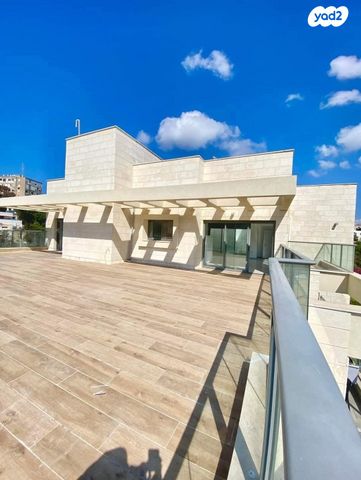 גג/ פנטהאוז, מעלות הבוצרים, מרכז הכרמל, חיפה