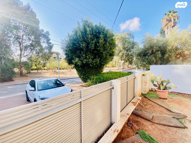 דו משפחתי, הוד השרון